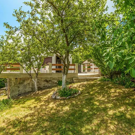 Gorgeous In Bater Bakar