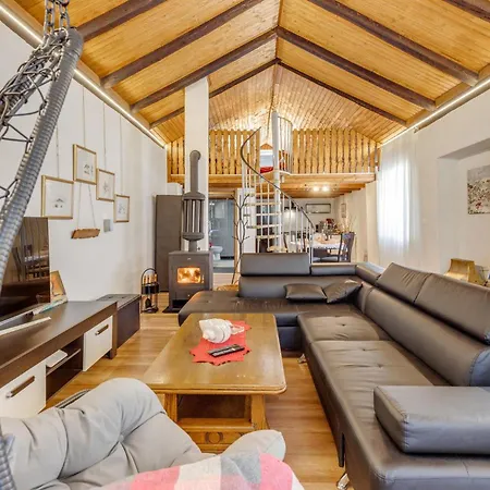 Gorgeous In Bater * Bakar