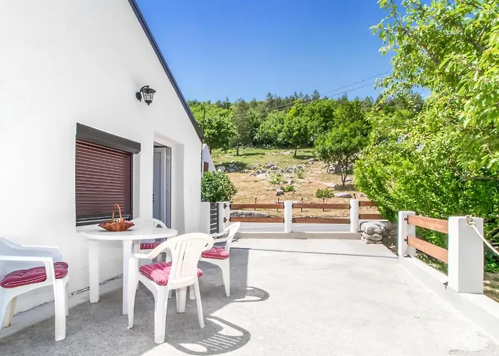 Gorgeous In Bater Holiday home Bakar